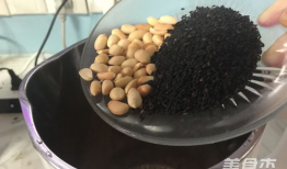 核桃花生芝麻豆浆,核桃花生芝麻豆浆，健康美味两不误